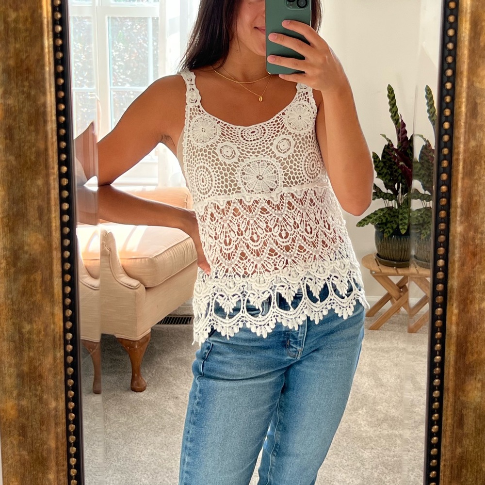 ❌SOLD❌ cute white crocheted tank top
